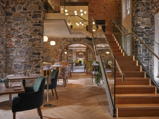 12-Cedar room restaurant