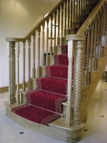 Stairs 25 Oak Monkey tail with roped balustrade and curved riser